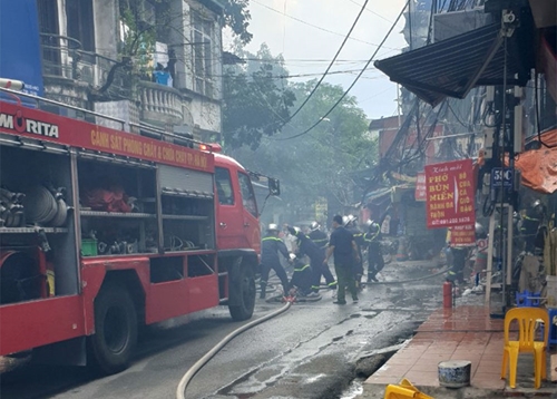 Cháy ở Hà Nội: Kịp thời dập tắt đám cháy ở Đê La Thành